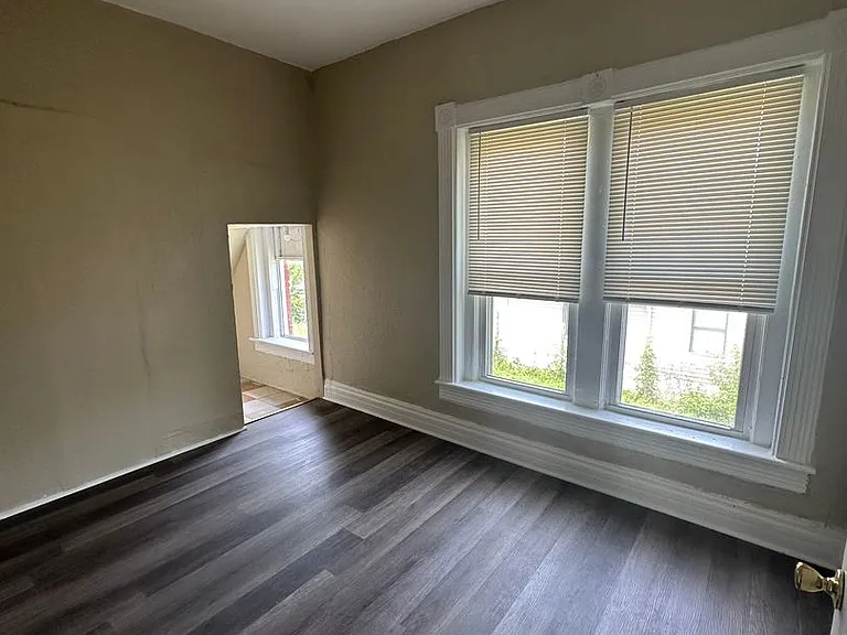 814 Elmwood Ave — Photo 4