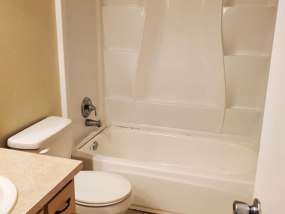 Guest bath.