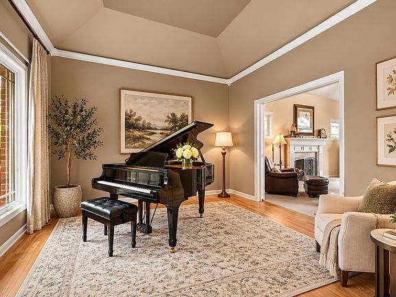 4th image of 430 Alberosky Way
