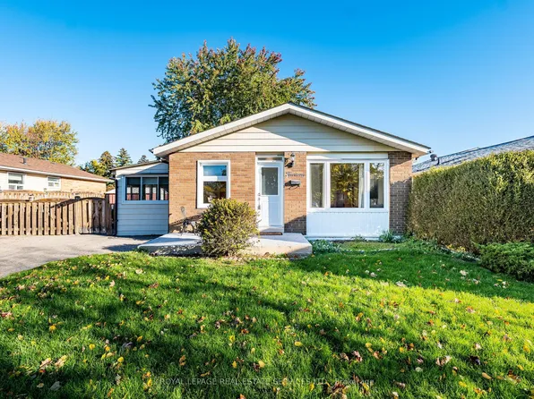 14 Finchley Cres, Brampton, ON L6T 3P6