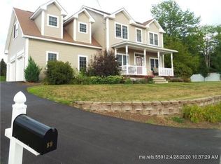 89 Hillview Dr, Bangor, ME 04401