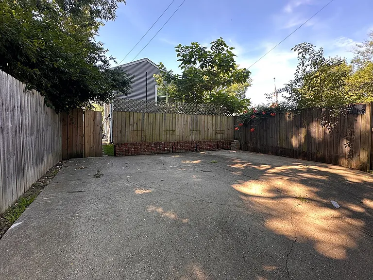829 E Chestnut St — Photo 31