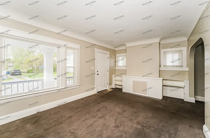 10811 Sprague Ave — Photo 5
