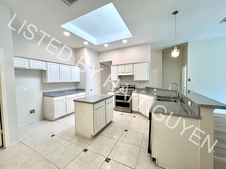1602 Crestmeadow Ln — Photo 1