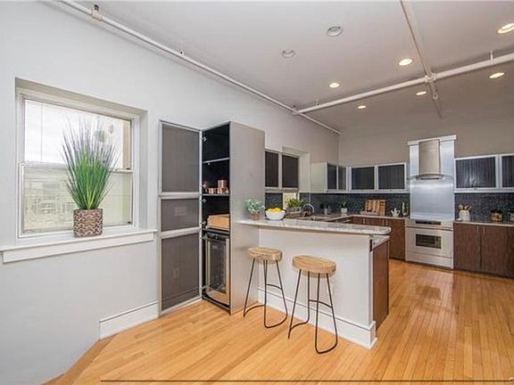 3rd image of 1205 E Main St #Penthouse
