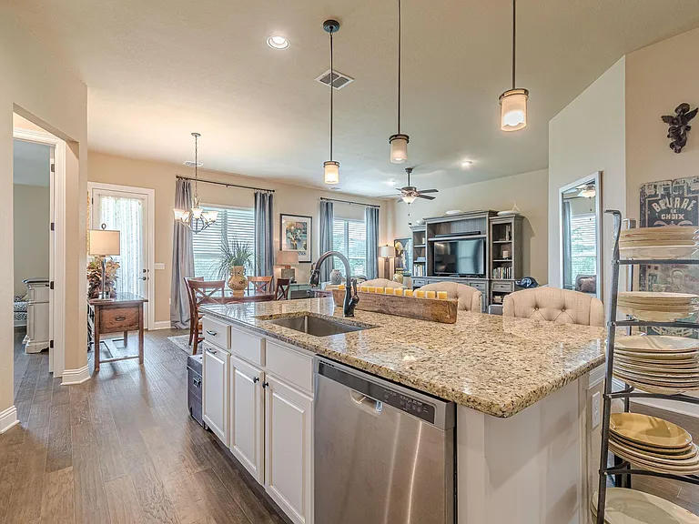 115 Laughing Pear Cv — Photo 13