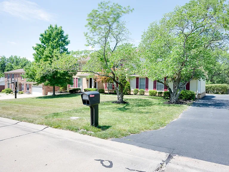 327 Royal Village Dr — Photo 2