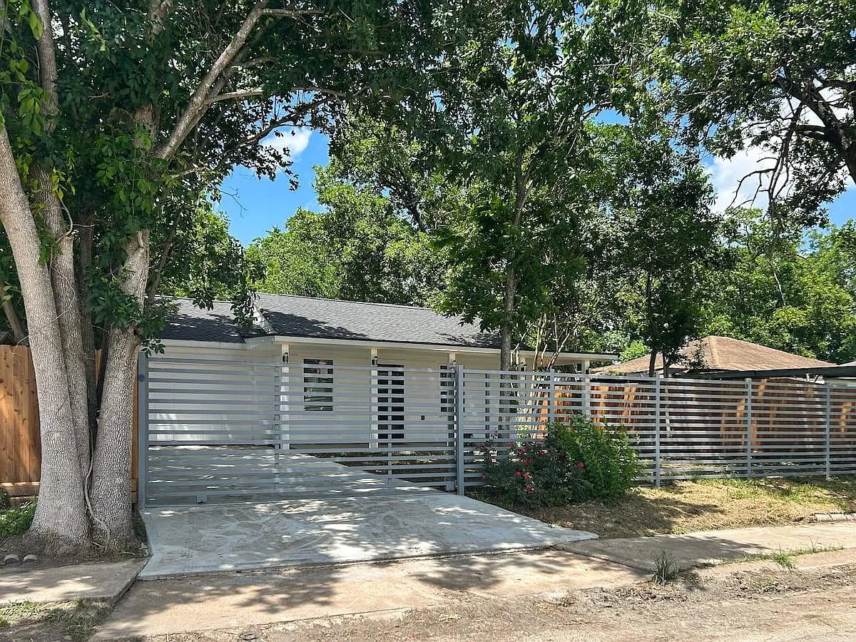 3 bed, 2.0 bath, 1388 sqft, $2,500 — Photo 1