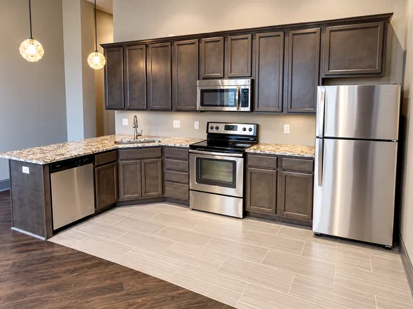 212 Brady St, 212 Brady St APT 709, Davenport, IA 52801