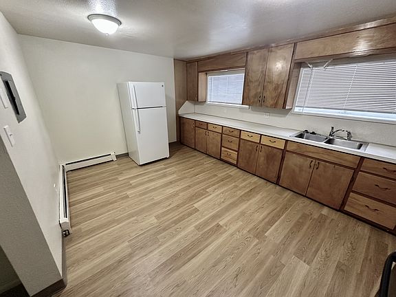 3rd image of 817 N Hoyt St #7