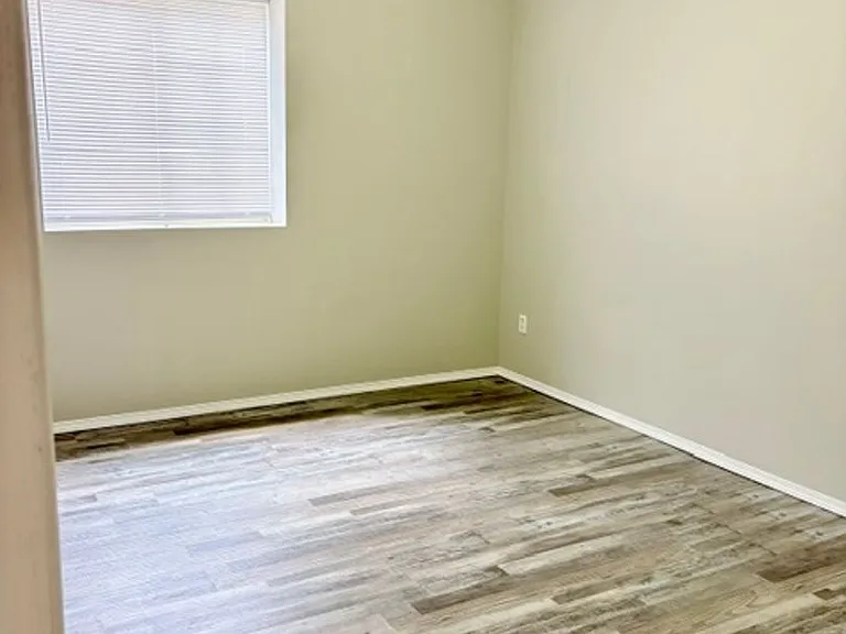 2202 W Jonquil Ln — Photo 26