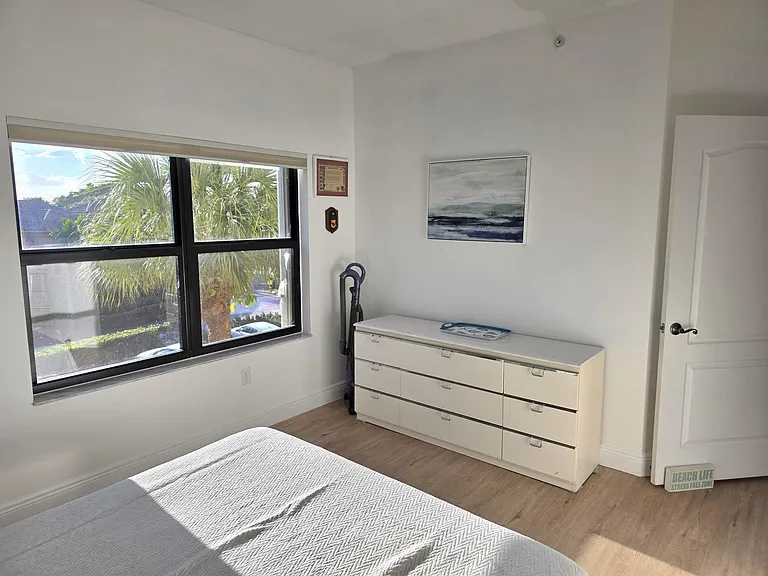 300 Uno Lago Dr #305 — Photo 22