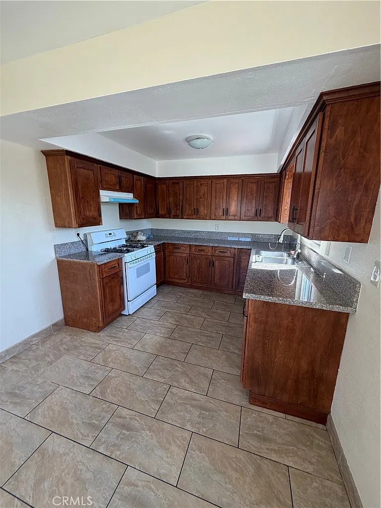 3 bed, 1200 sqft, $3,400 — Photo 4