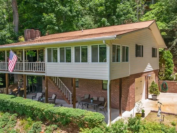 614 Country Club Dr, Franklin, NC 28734