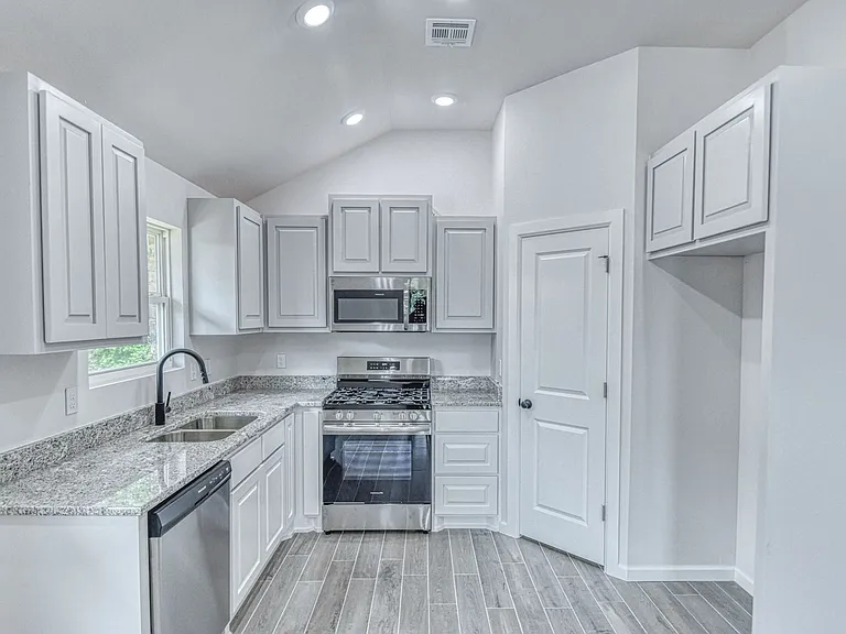932 Varenna Ct — Photo 8
