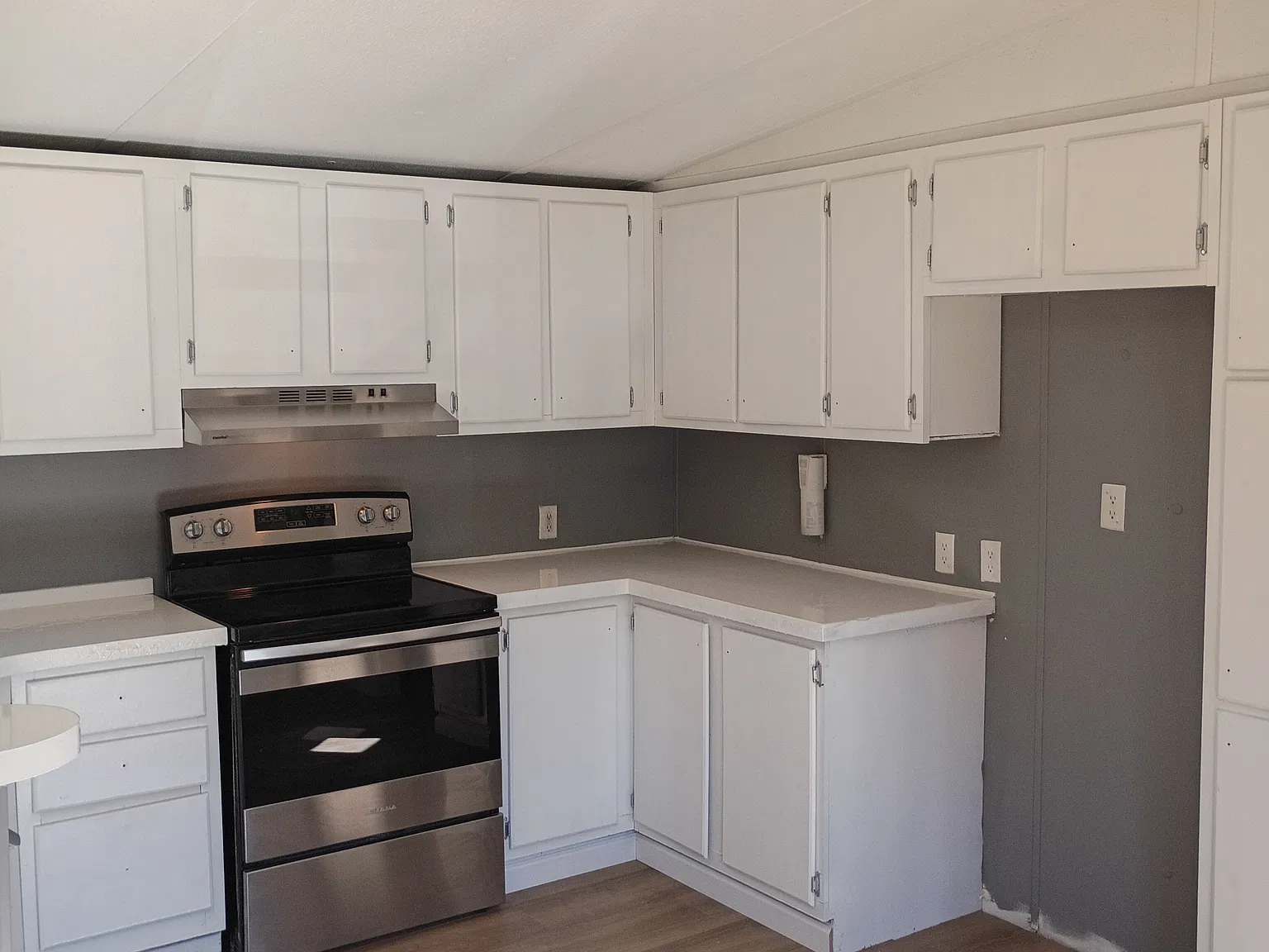 3 bed, $1,300 — Photo 2