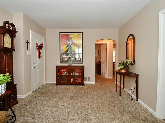 5th image of 1833 Eisenhower Dr