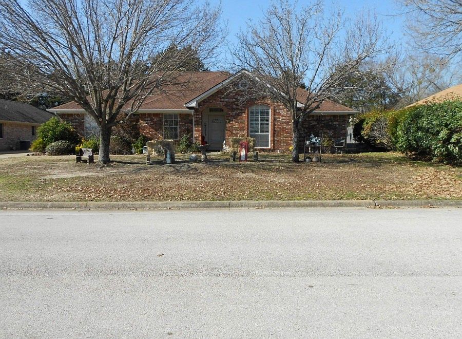 1st image of 10504 Woodland Dr