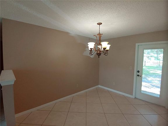 4th image of 4925 NE 27th Ct