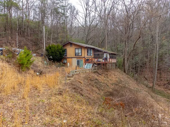 180 Walden Pond Rd, Bryson City, NC 28713