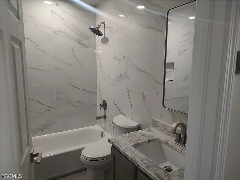 2434 Laurentina Ln — Photo 14