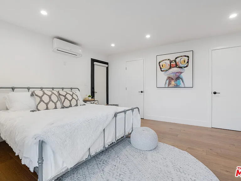22745 Erwin St — Photo 37