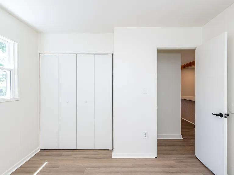 77 Ridgebury Dr — Photo 34