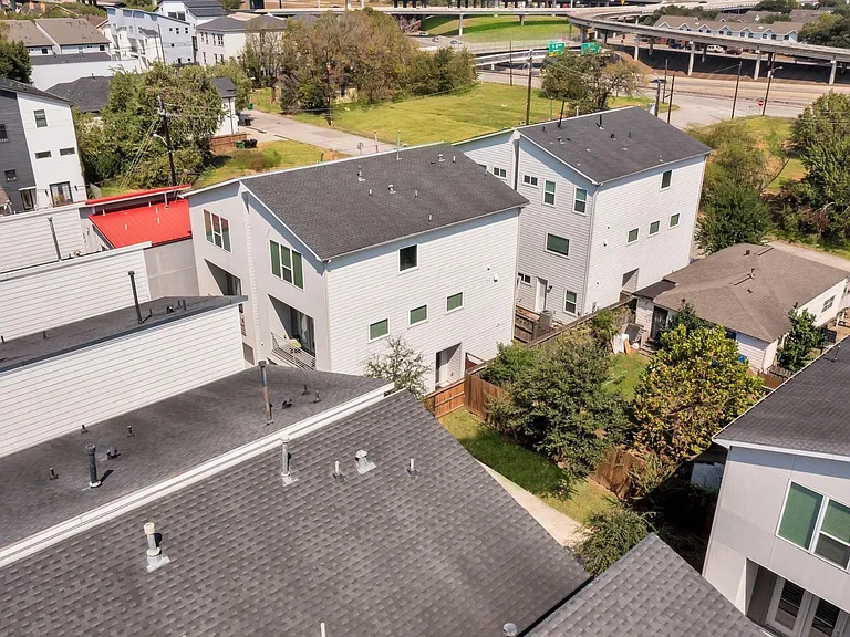 607 Bayou St — Photo 25