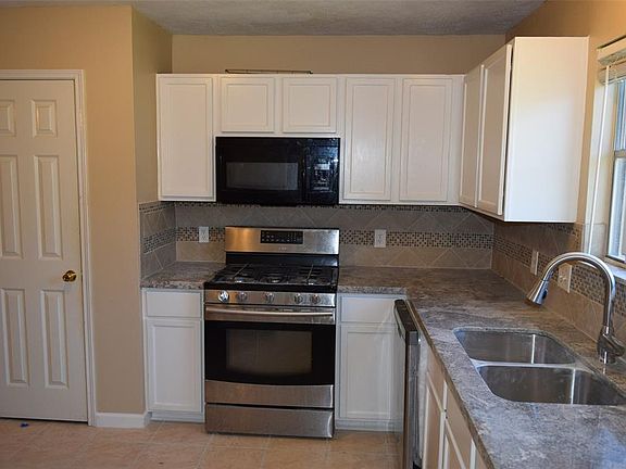 3rd image of 19531 Sandy Bank Dr
