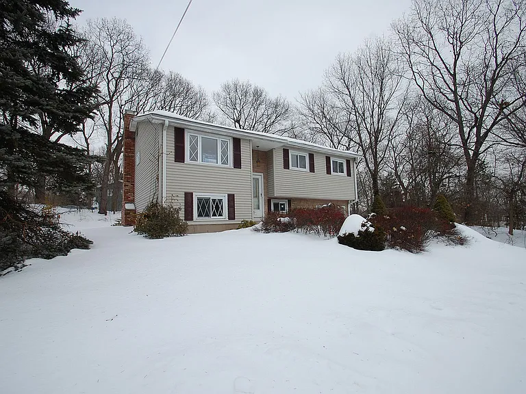 27 Flower Dr — Photo 11