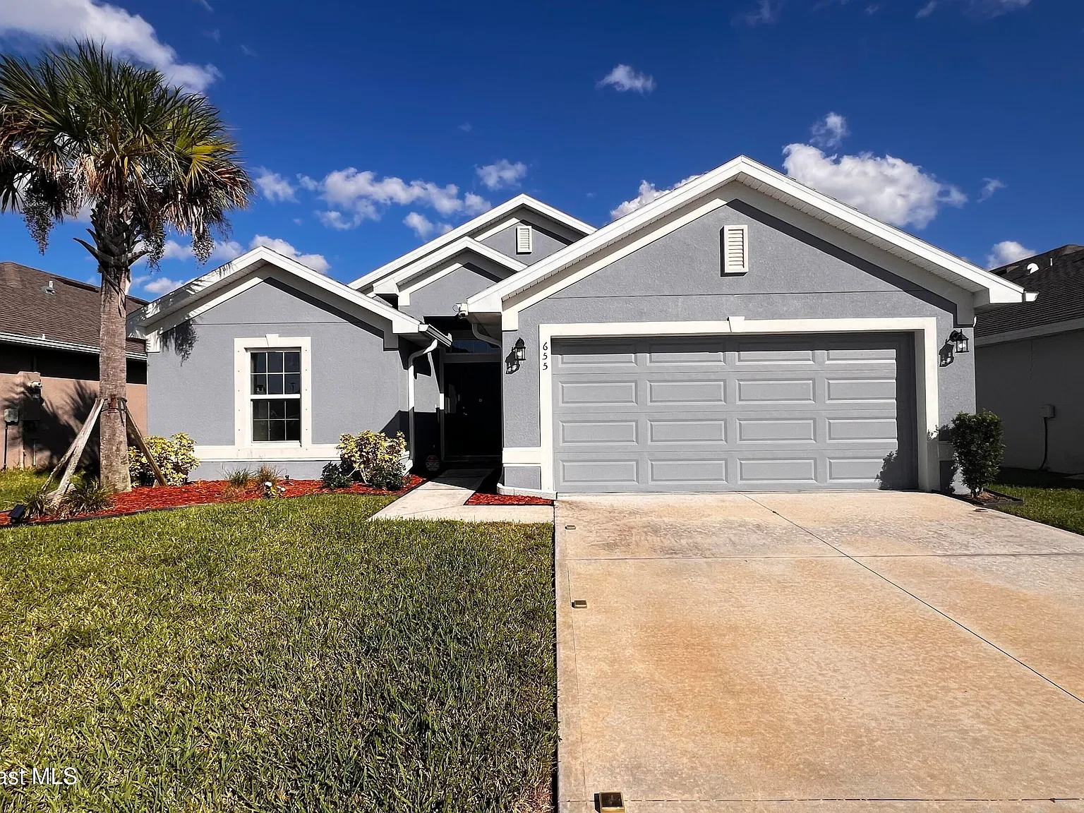 4 bed, 2.0 bath, 1668 sqft, $2,300 — Photo 1