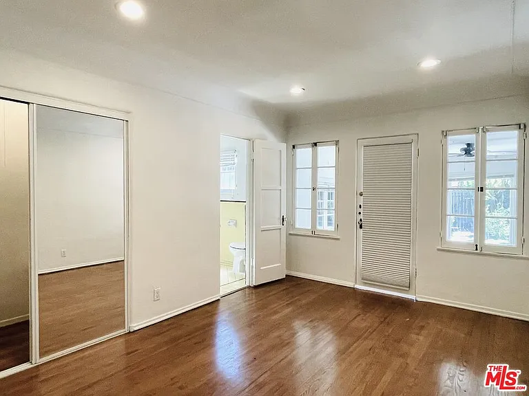 203 N Doheny Dr — Photo 18
