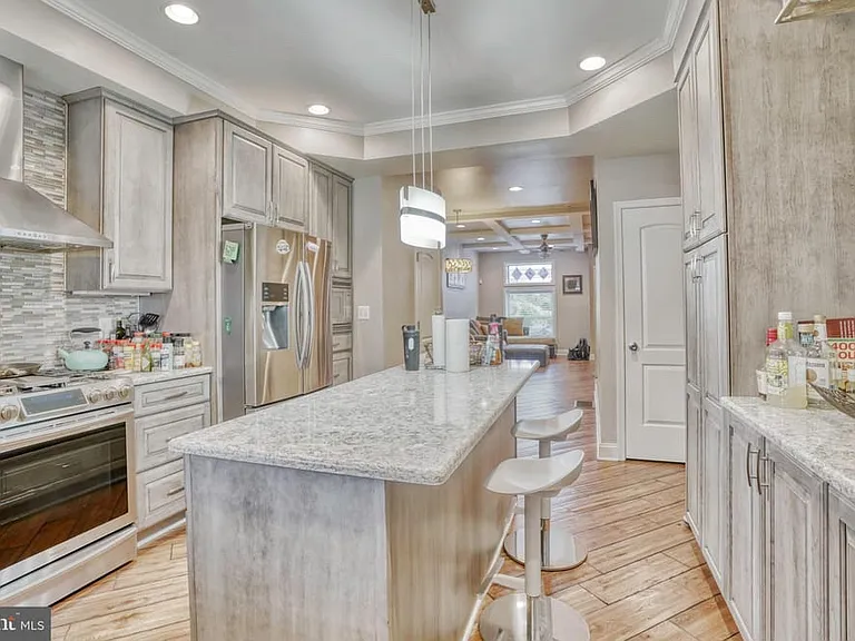 3810 Foster Ave — Photo 1