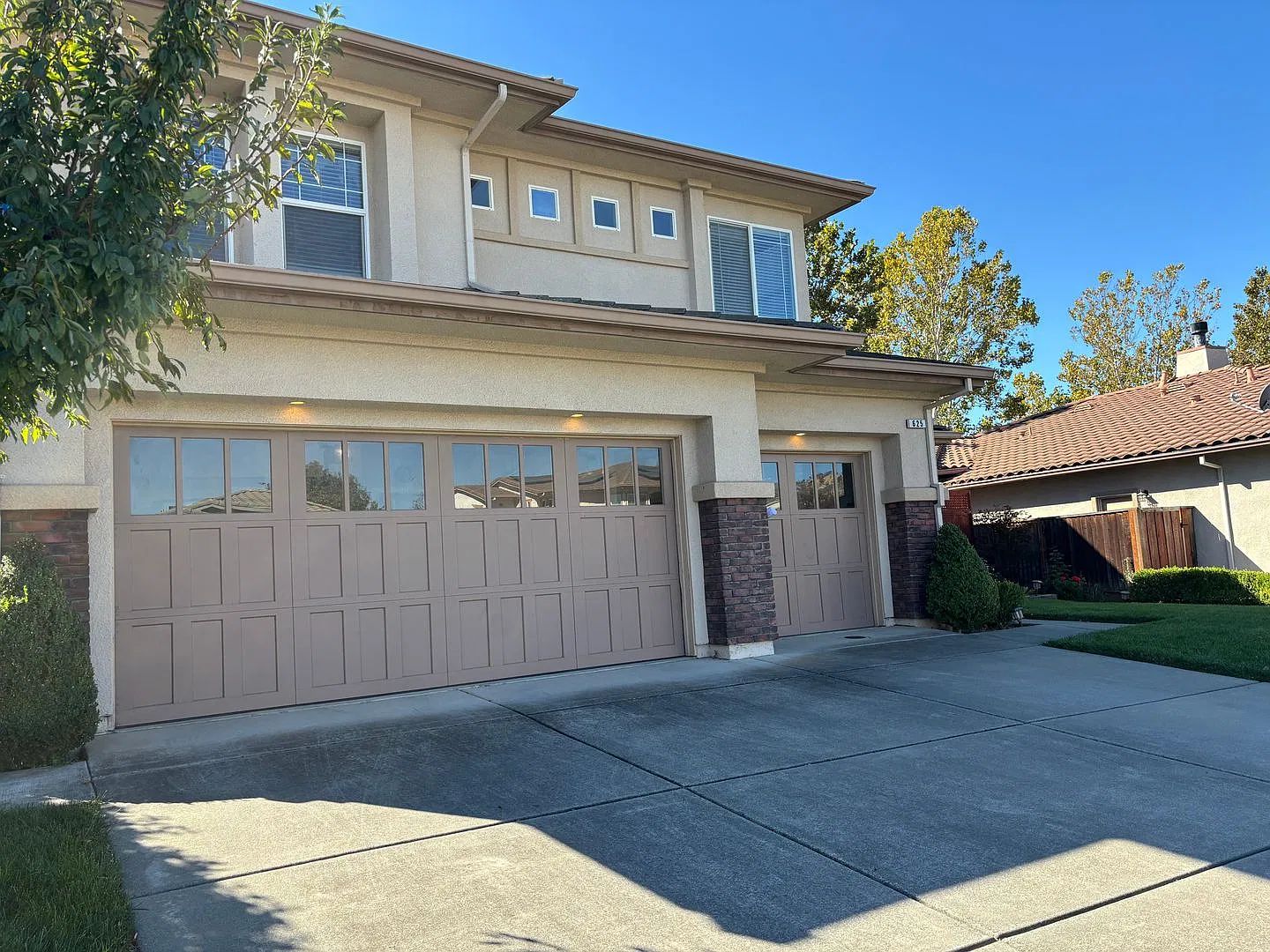Beautiful 3-Bedroom Home in Paradise Valley West with 3-Car Garage — Photo 3