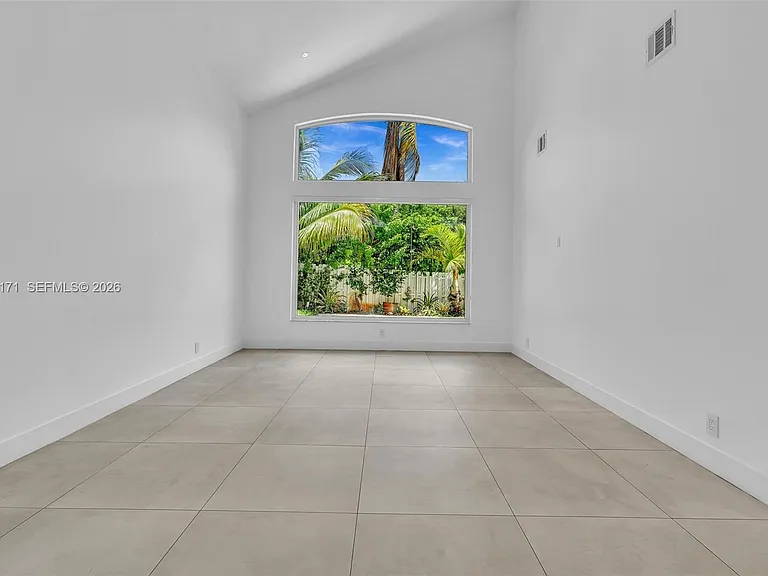 3433 SW 52nd Ct — Photo 7