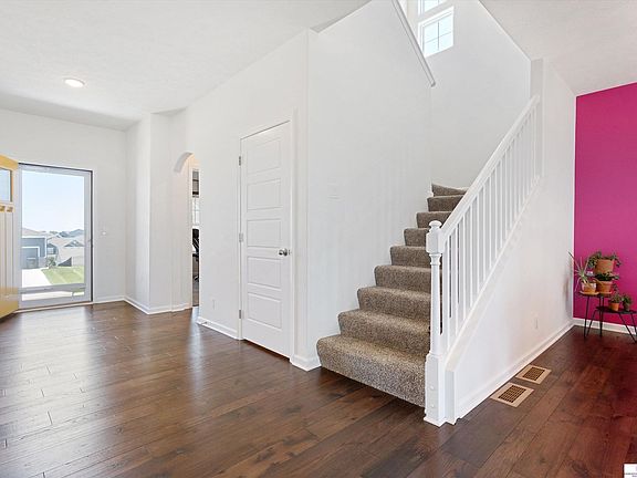 4th image of 10404 S 112th St