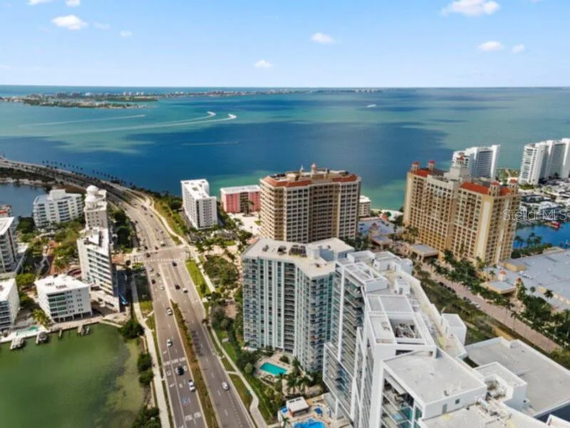 2 bed, 2.0 bath, 1575 sqft, $4,000 — Photo 3