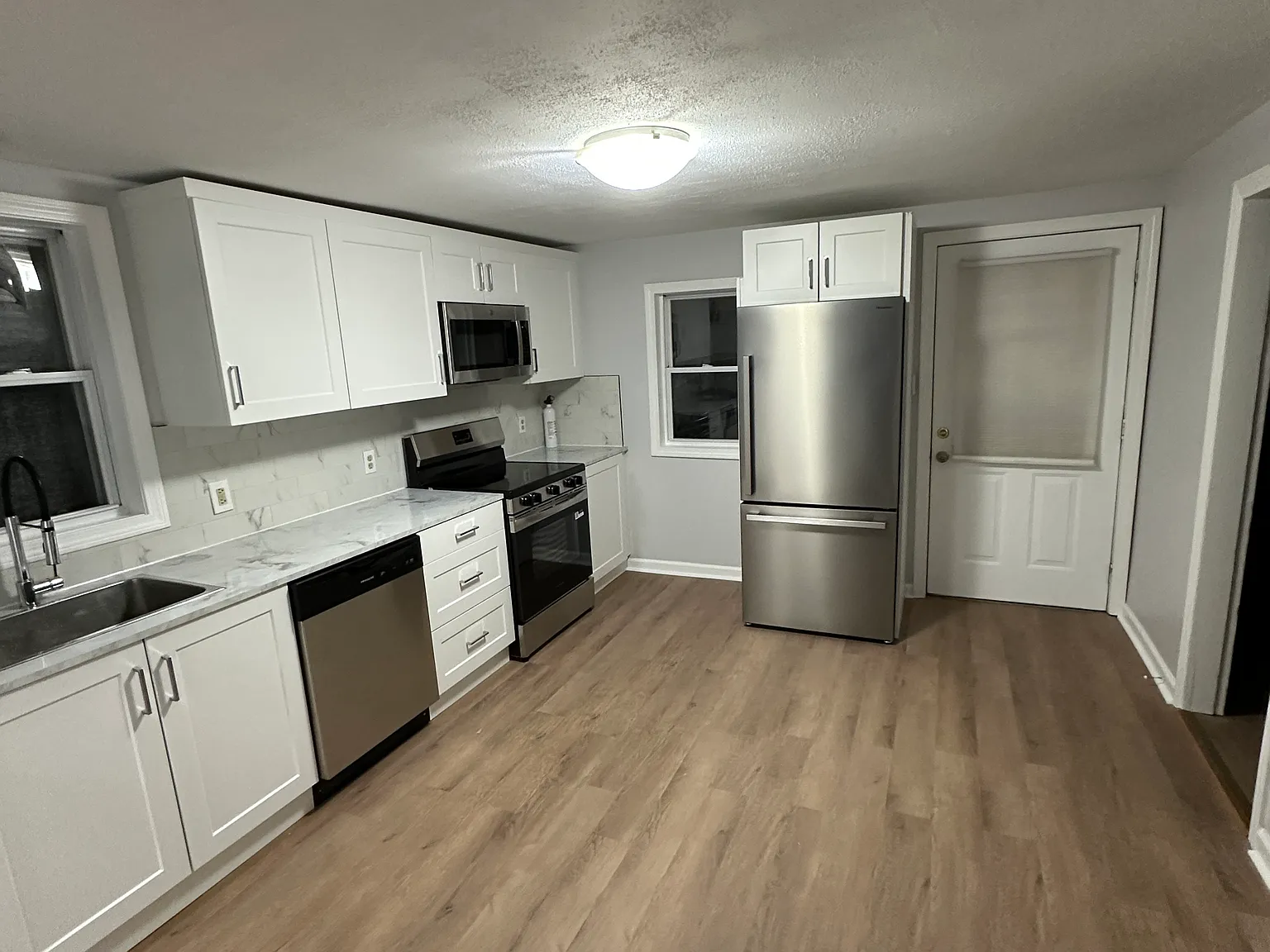 3 bed, 1010 sqft, $2,100 — Photo 1