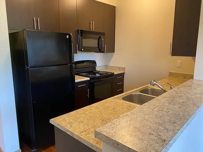 The Sinclair Apartments — Photo 33