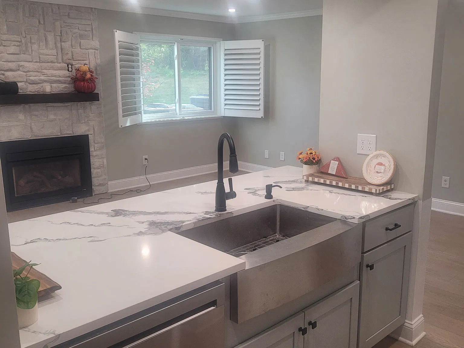 2 bed, 1040 sqft, $2,300 — Photo 1