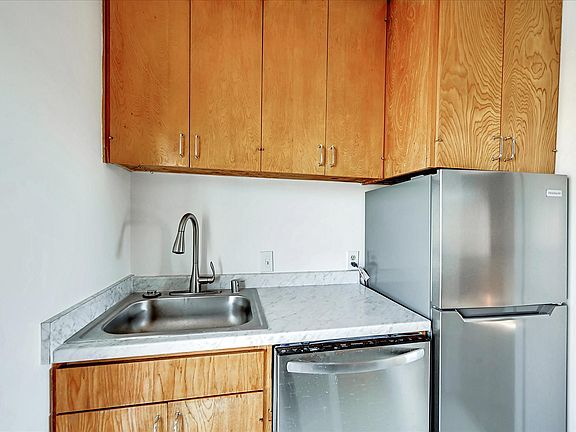 5th image of 457 8th Ave #8