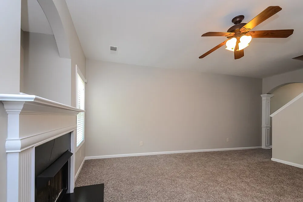 3 bed, 2.5 bath, 1856 sqft, $2,090 — Photo 3