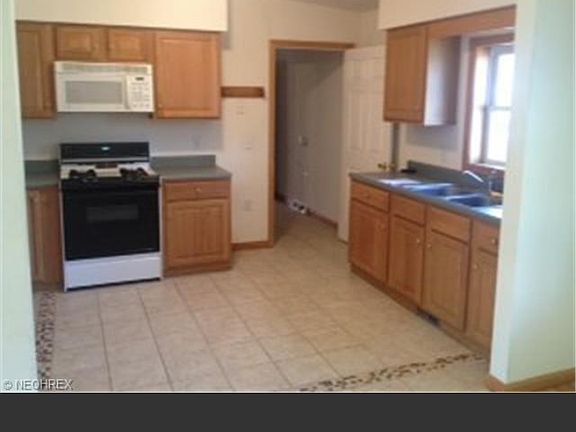 3rd image of 46425 Wyoming Ave