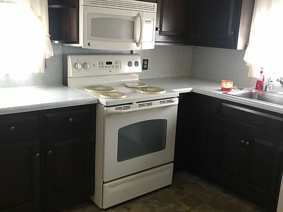 3rd image of 11 Terri Ave