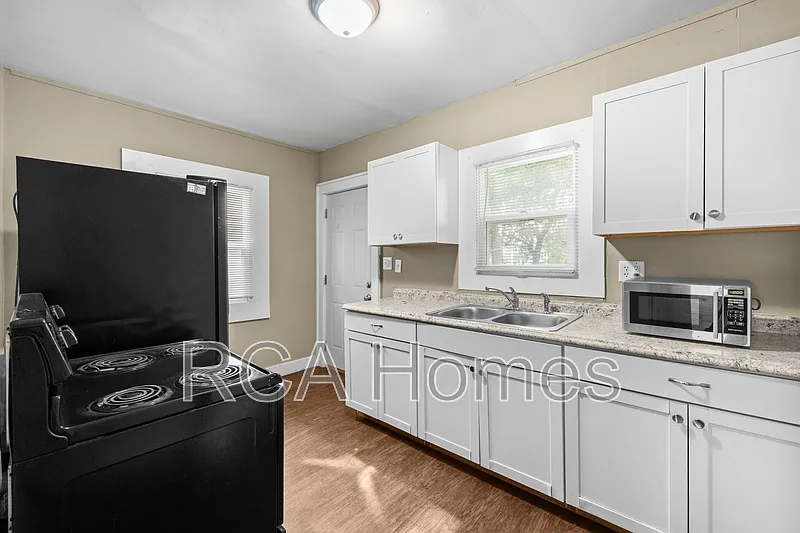 2 bed, 1.0 bath, $1,050 — Photo 4