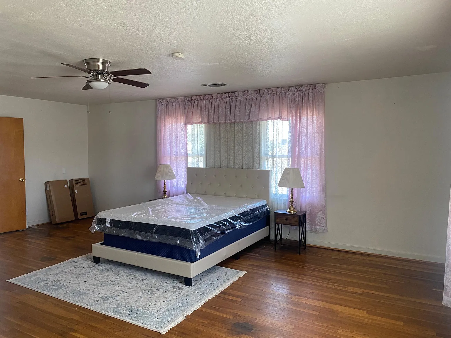 3 bed, 2466 sqft, $3,200 — Photo 3