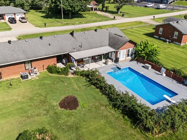 163 N Deepwood Dr, Radcliff, KY 40160