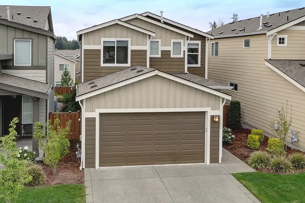 3 bed, 2.5 bath, 1919 sqft, $3,100 — Photo 1