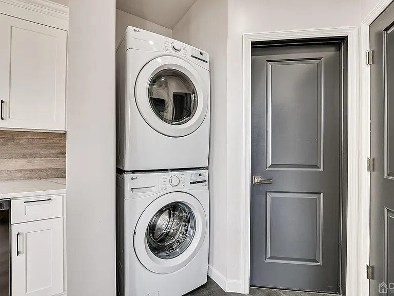 324 Main St #2 — Photo 10