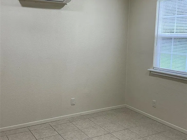 1231 N Lbj Dr #9 — Photo 8